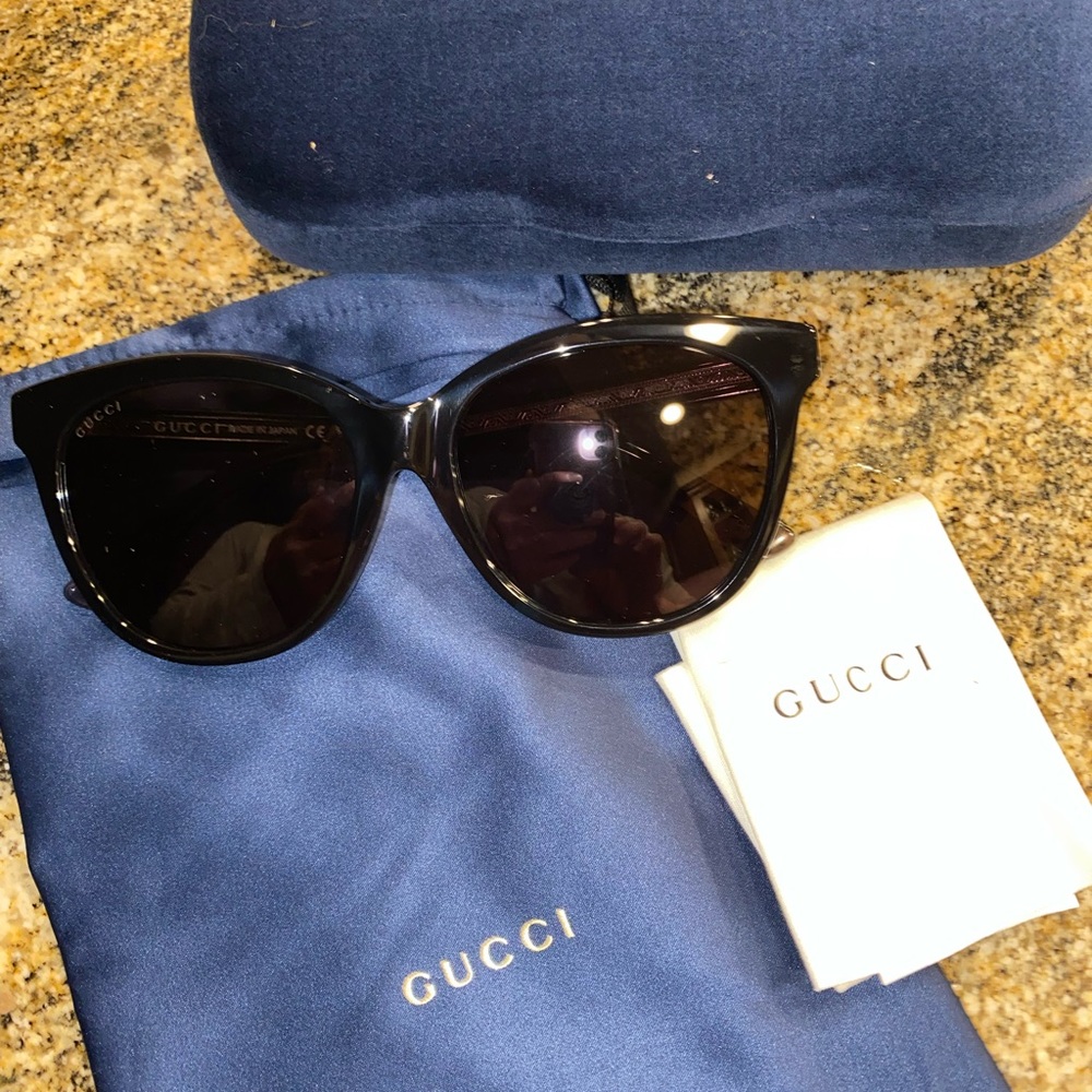 🌞GUCCI *Authentic* shiny Black Cat-Eye Sunglasses🌞 - Picture 3 of 6